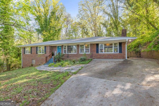 2140 Pine Tree Circle, Gainesville, GA 30501