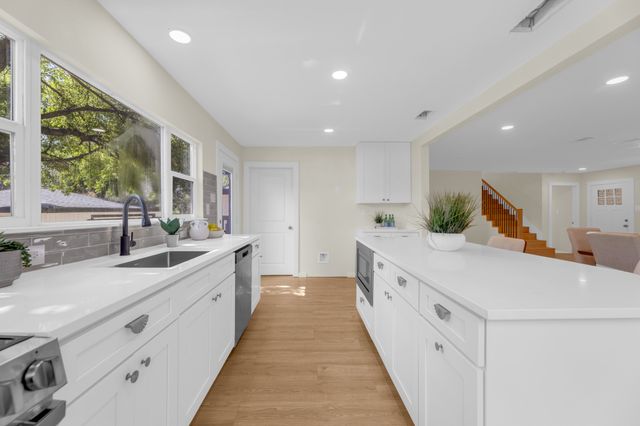 1820 Cedar Crest Boulevard, Dallas, TX 75203
