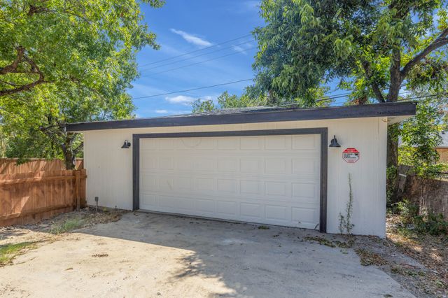 1820 Cedar Crest Boulevard, Dallas, TX 75203