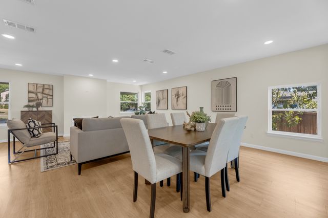 1820 Cedar Crest Boulevard, Dallas, TX 75203