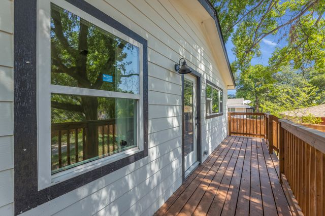1820 Cedar Crest Boulevard, Dallas, TX 75203