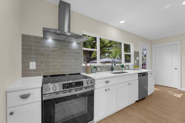 1820 Cedar Crest Boulevard, Dallas, TX 75203