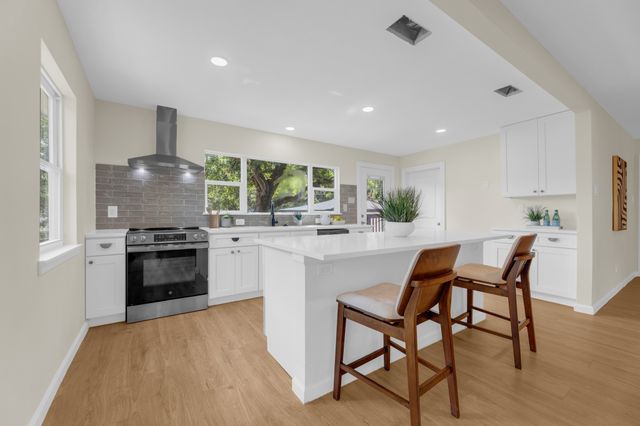 1820 Cedar Crest Boulevard, Dallas, TX 75203