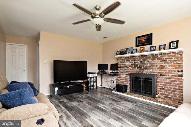 6 ECLIPSE AVE, Sewell, NJ 08080