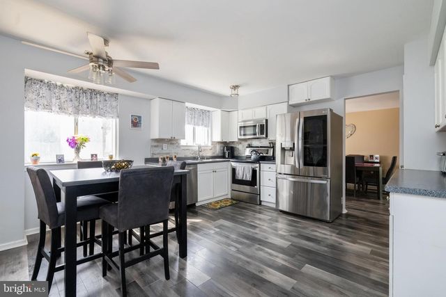 6 ECLIPSE AVE, Sewell, NJ 08080