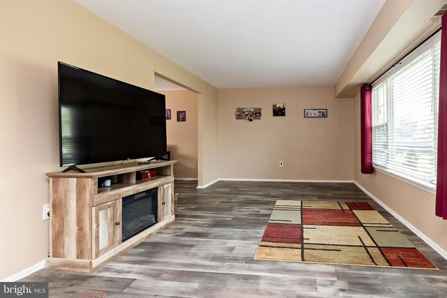 6 ECLIPSE AVE, Sewell, NJ 08080