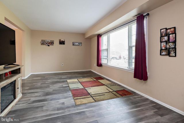 6 ECLIPSE AVE, Sewell, NJ 08080