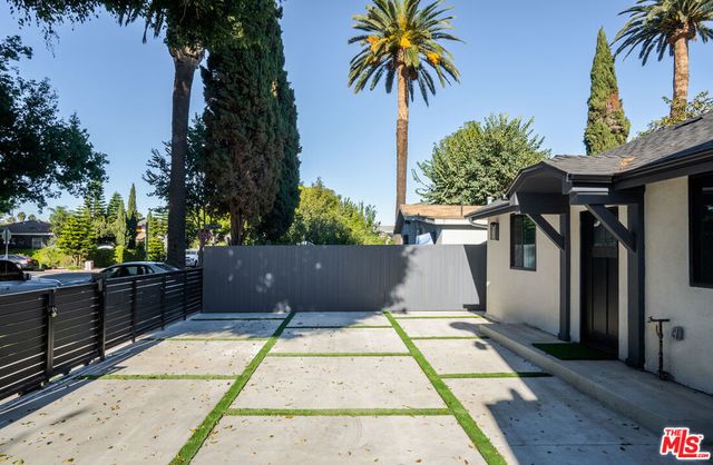 2706 S Cochran Avenue, Los Angeles, CA 90016