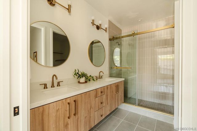 3851 N Riley Ln, Los Angeles, CA 90065