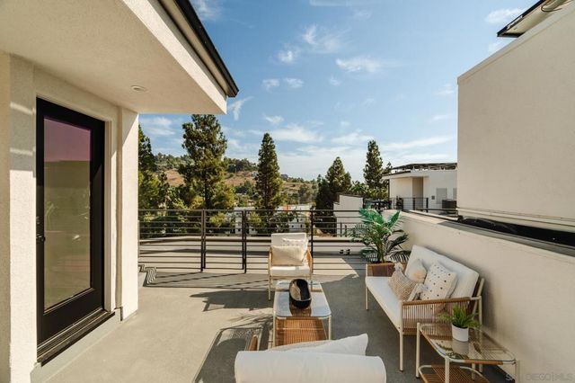 3851 N Riley Ln, Los Angeles, CA 90065