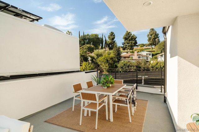 3851 N Riley Ln, Los Angeles, CA 90065