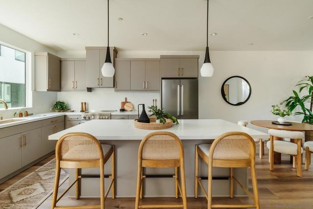 3851 N Riley Ln, Los Angeles, CA 90065