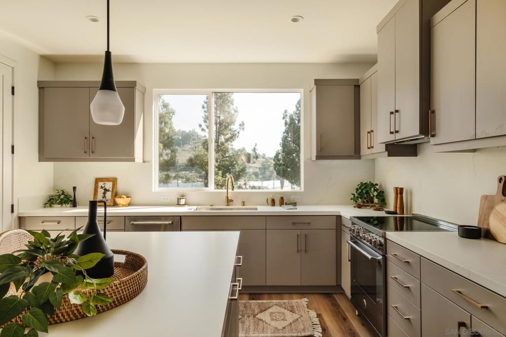 3851 N Riley Ln, Los Angeles, CA 90065