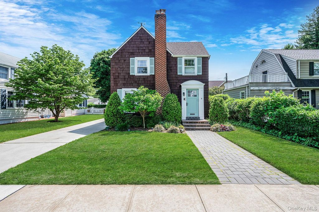 53 Jefferson Street, Garden City, NY 11530