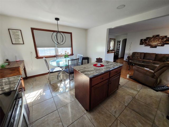 8581 PERRY Highway, Erie, PA 16509