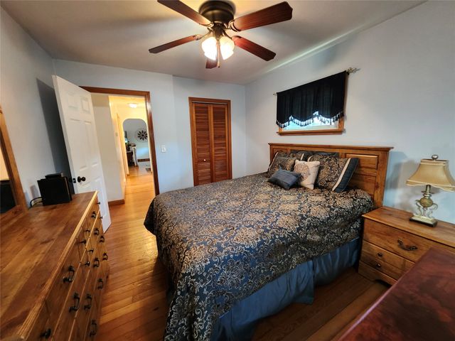 8581 PERRY Highway, Erie, PA 16509