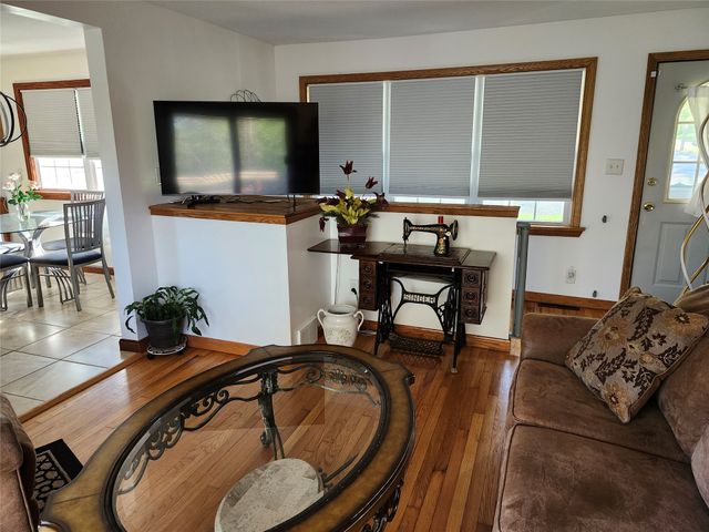 8581 PERRY Highway, Erie, PA 16509