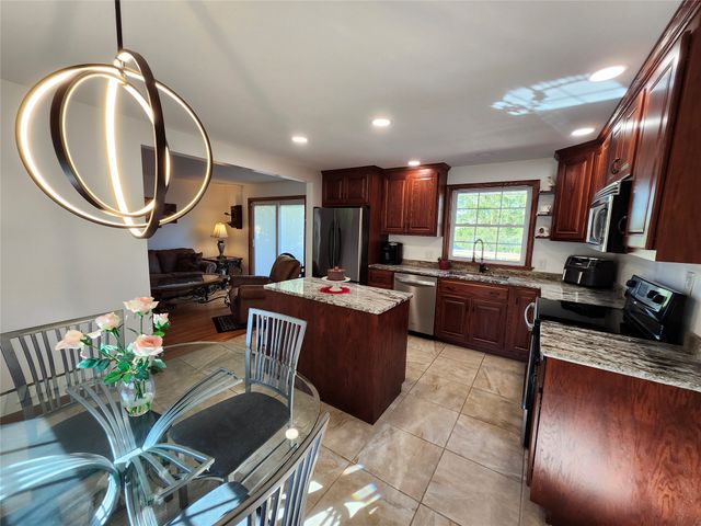 8581 PERRY Highway, Erie, PA 16509