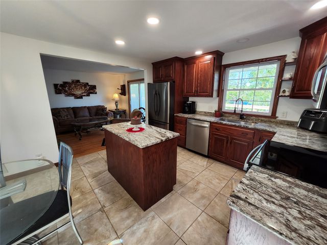 8581 PERRY Highway, Erie, PA 16509