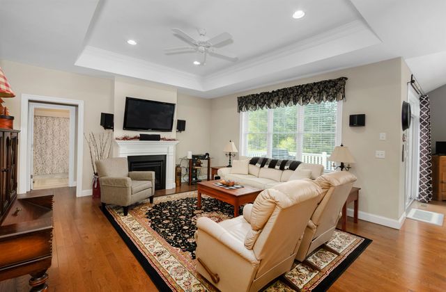 17 Legacy Drive, Nashua, NH 03062