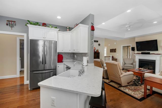 17 Legacy Drive, Nashua, NH 03062