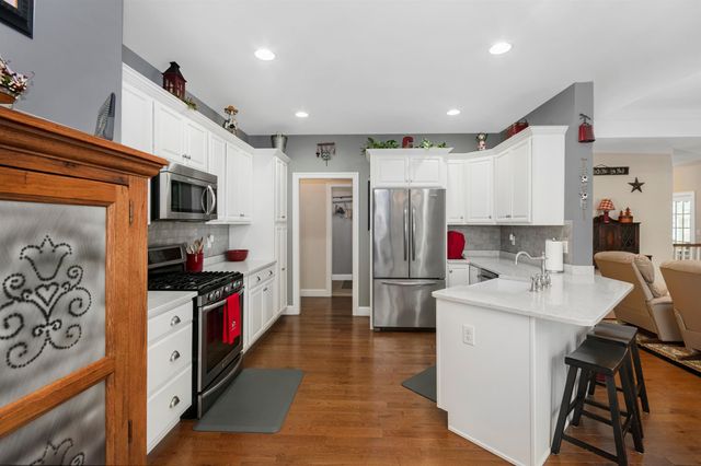 17 Legacy Drive, Nashua, NH 03062