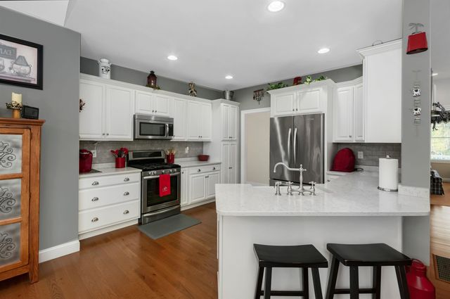 17 Legacy Drive, Nashua, NH 03062