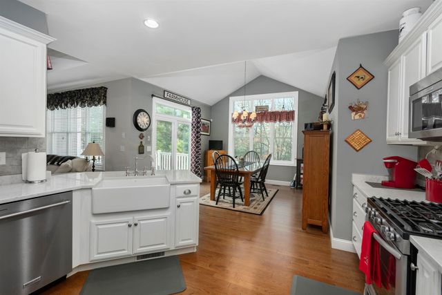 17 Legacy Drive, Nashua, NH 03062