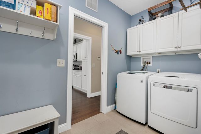 17 Legacy Drive, Nashua, NH 03062