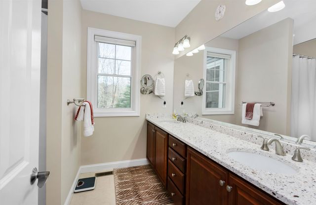 17 Legacy Drive, Nashua, NH 03062