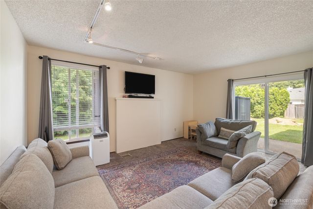 6616 6618 51st Avenue E, Tacoma, WA 98443