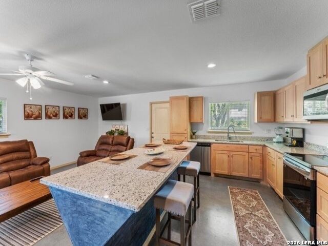 735 Green Castle, Canyon Lake, TX 78133
