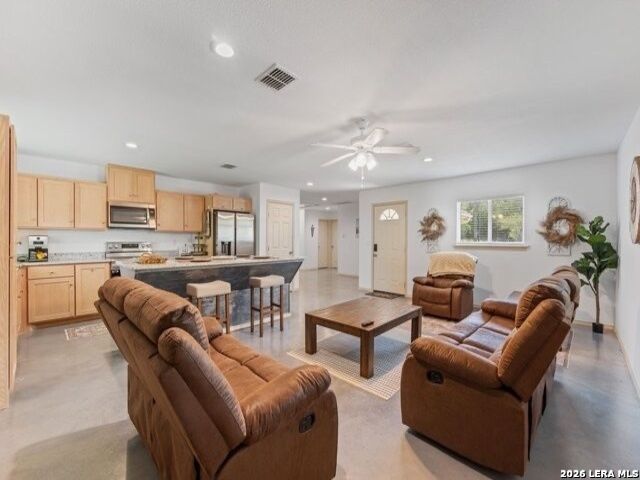 735 Green Castle, Canyon Lake, TX 78133