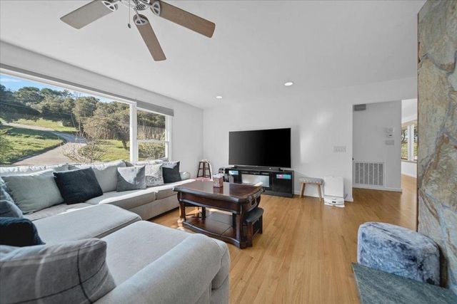 70 Corral De Tierra Road, Salinas, CA 93908