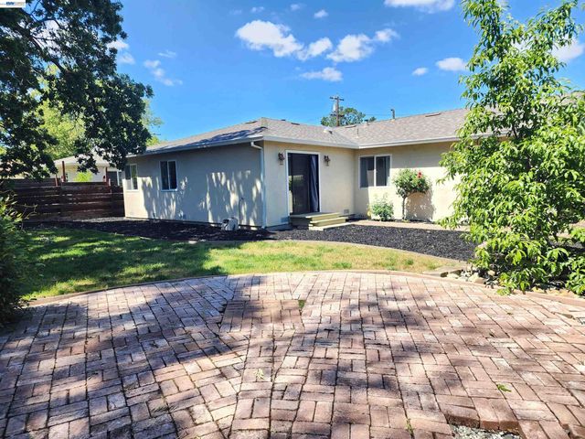 43 Alan Dr, Pleasant Hill, CA 94523