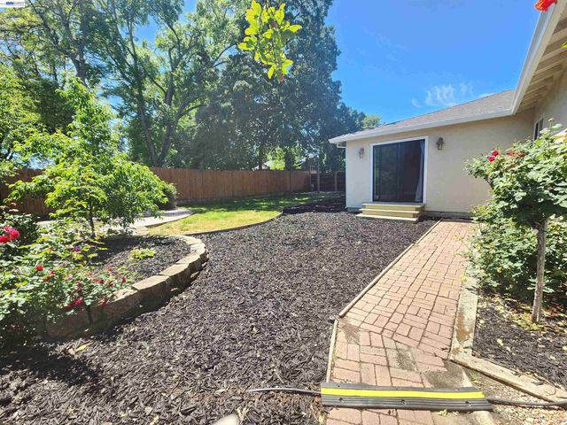 43 Alan Dr, Pleasant Hill, CA 94523
