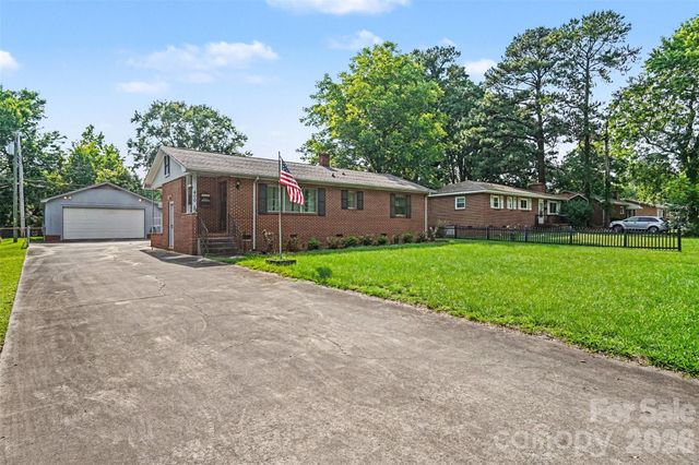 400 Briarwood Drive, Charlotte, NC 28215
