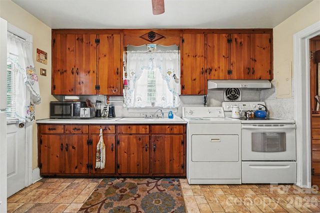 400 Briarwood Drive, Charlotte, NC 28215