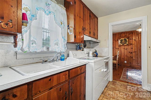 400 Briarwood Drive, Charlotte, NC 28215