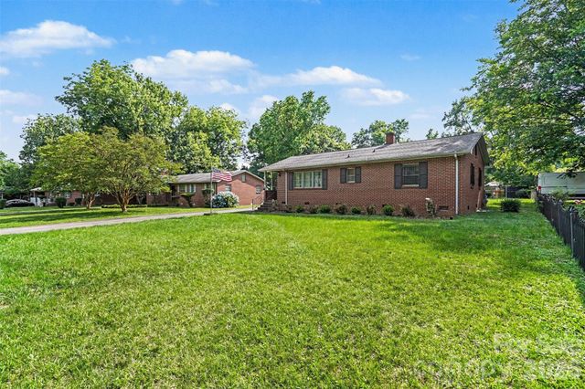 400 Briarwood Drive, Charlotte, NC 28215