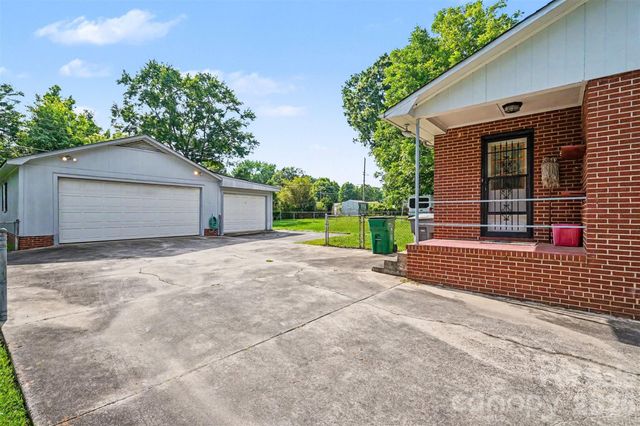 400 Briarwood Drive, Charlotte, NC 28215