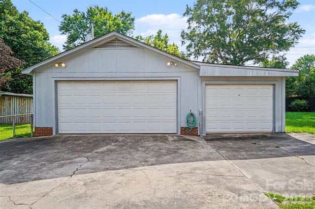 400 Briarwood Drive, Charlotte, NC 28215