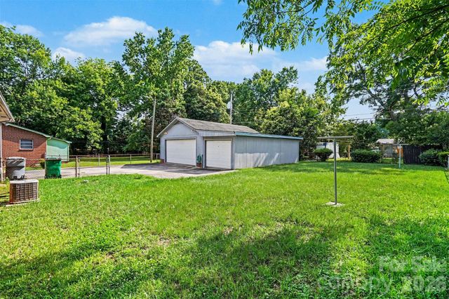 400 Briarwood Drive, Charlotte, NC 28215