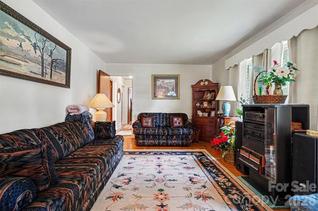 400 Briarwood Drive, Charlotte, NC 28215