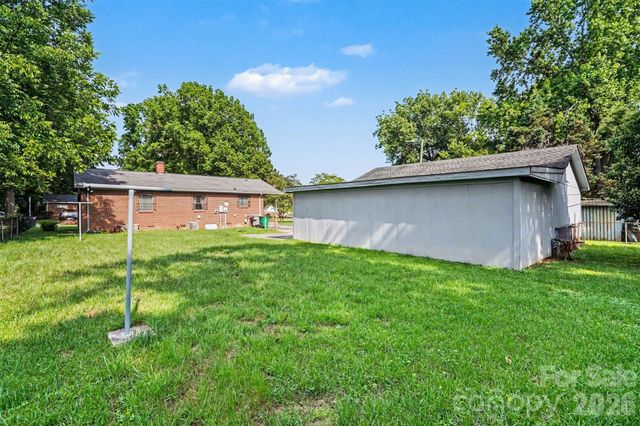 400 Briarwood Drive, Charlotte, NC 28215