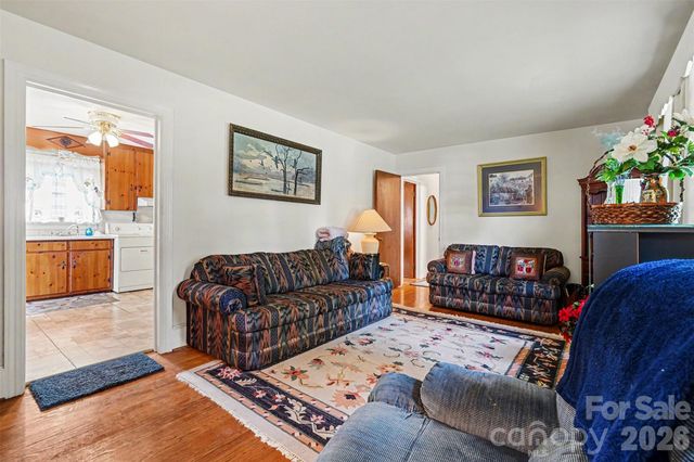 400 Briarwood Drive, Charlotte, NC 28215