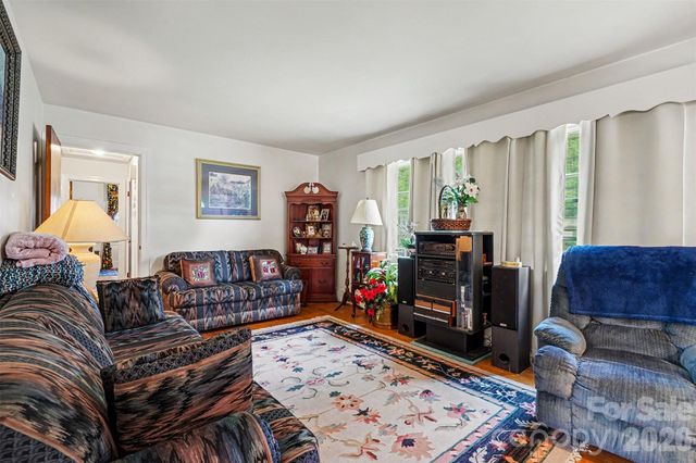 400 Briarwood Drive, Charlotte, NC 28215