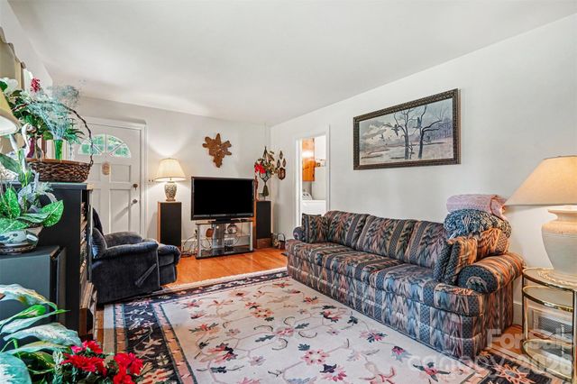 400 Briarwood Drive, Charlotte, NC 28215