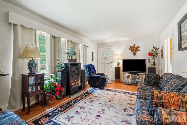 400 Briarwood Drive, Charlotte, NC 28215
