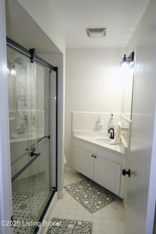 250 Chenoweth Ln APT 2, Louisville, KY 40207